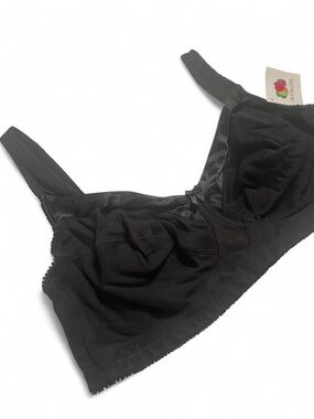 Vintage Fruit of the Loom 
Black Lingerie Bralette 
100% Cotton • SIZE - 44C NWT